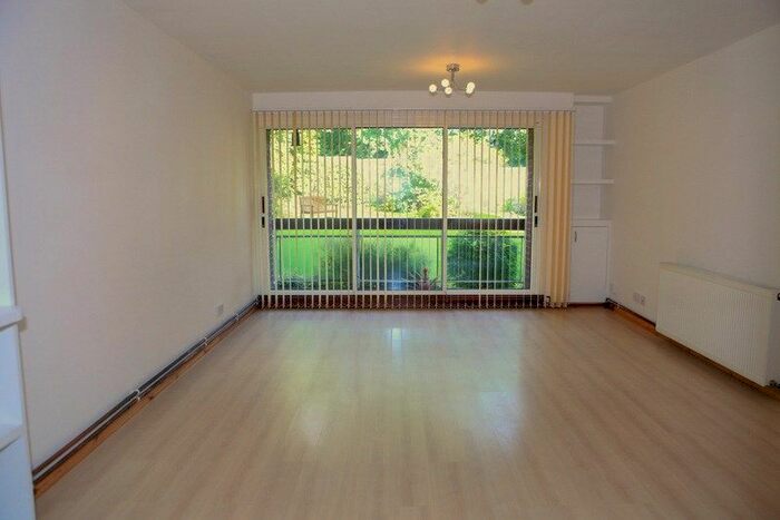 1 Bedroom Flat To Rent In Baronsmere Court, Manor Road, High Barnet, Hertfordshire, EN5