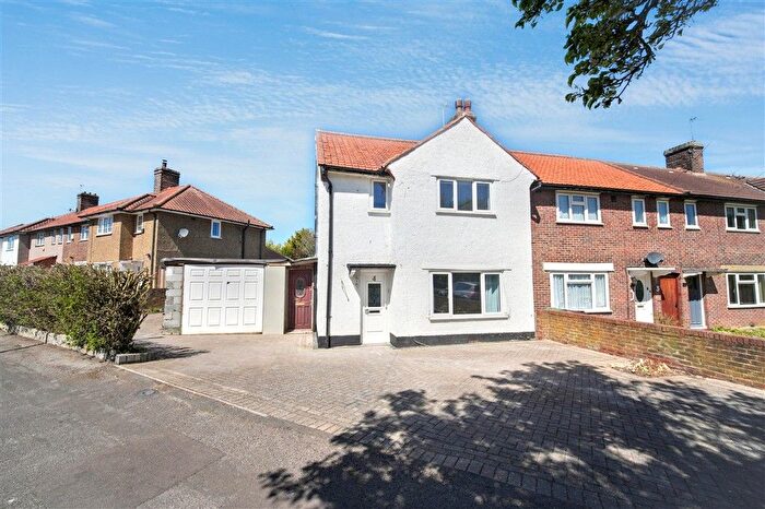 3 Bedroom End Of Terrace House For Sale In Dingwall Road, Carshalton, SM5