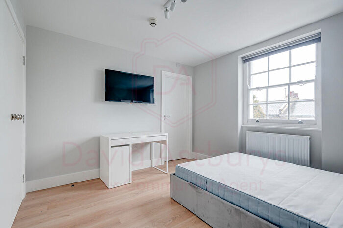 Studio To Rent In Offord Road, Islington, London, N1