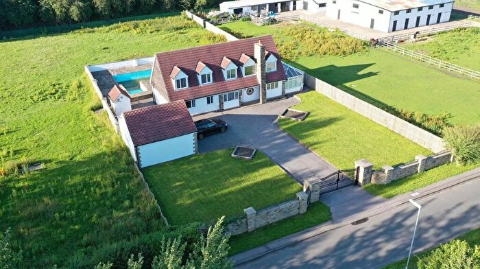 4 Bedroom Detached House To Rent In Barrowby Lane, Garforth, Leeds, LS25