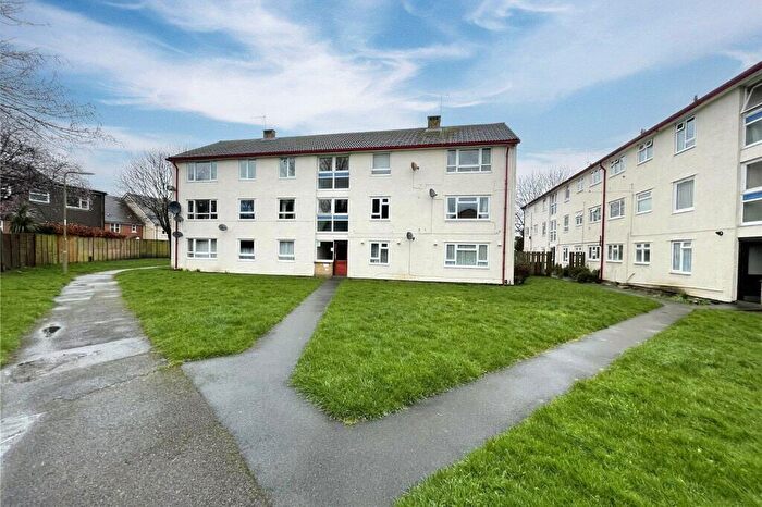 2 Bedroom Apartment For Sale In Montgomery Road, Farnborough, Hampshire, GU14