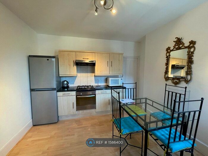3 Bedroom Flat To Rent In Bond Street, London, W5