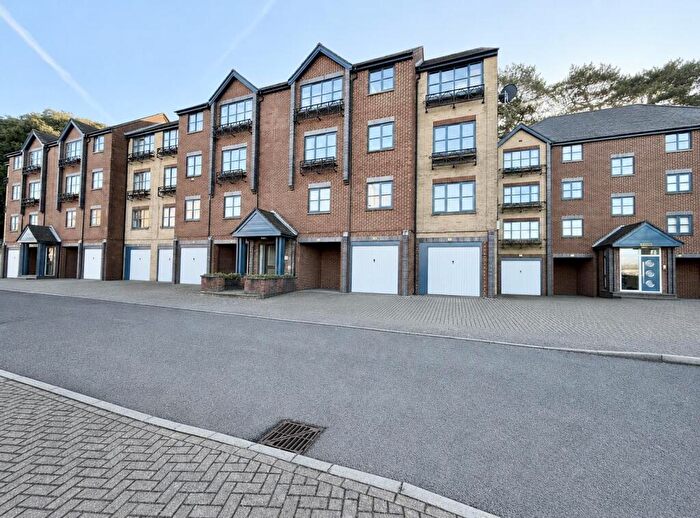 2 Bedroom Flat To Rent In Riverdene Place, Bitterne Park, Southampton, SO18