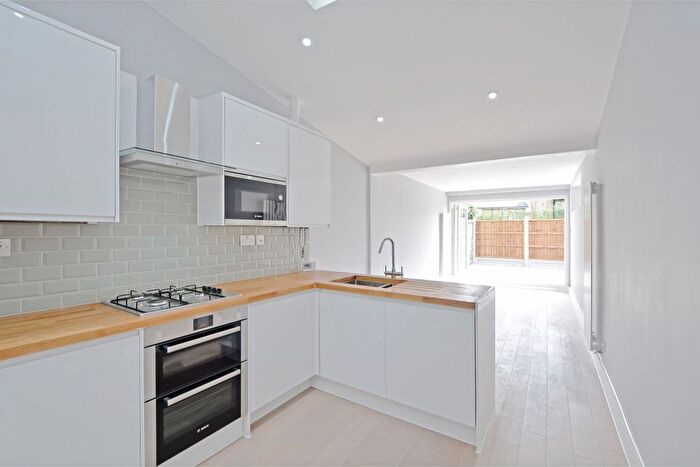 5 Bedroom Flat To Rent In Globe Road, Bethnal Green, E2