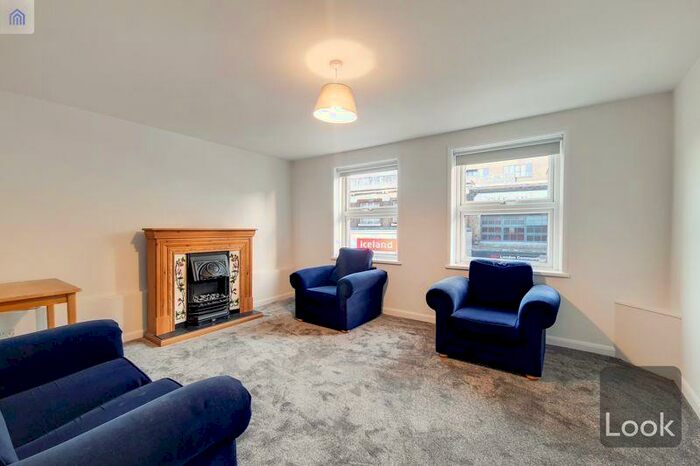 2 Bedroom Apartment To Rent In Forum Court, Bow, E3
