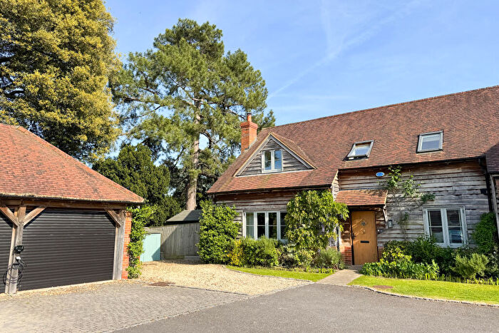 4 Bedroom Link Detached House For Sale In Oakley, Buckinghamshire, HP18