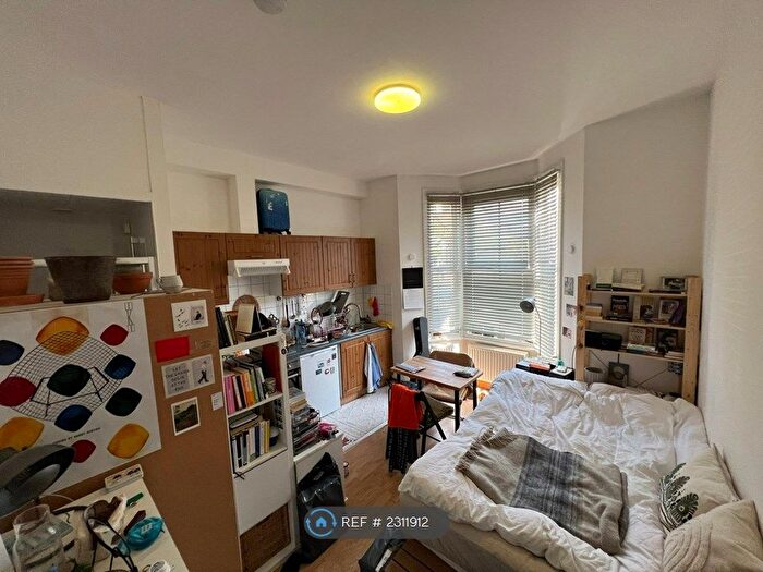 Studio To Rent In Crayford Road, London, N7