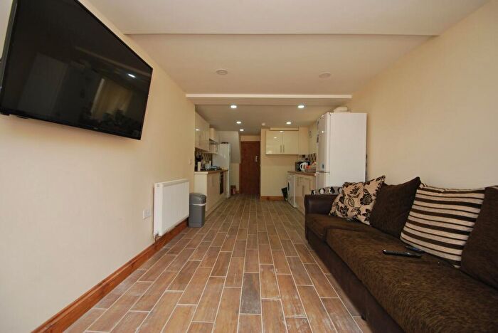 7 Bedroom House To Rent In Dalton Street, Cathays, CF24