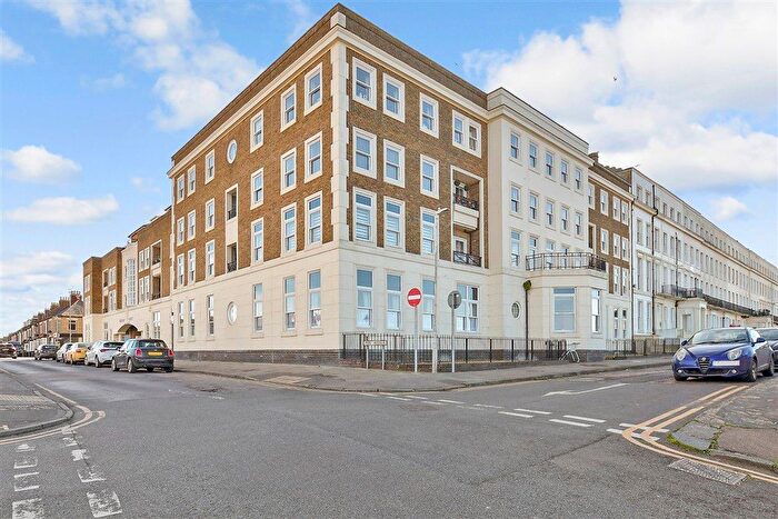 1 Bedroom Flat For Sale In Pier Avenue, Herne Bay, Kent, CT6