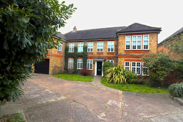5 Bedroom Detached House To Rent In Eltham, London, SE9