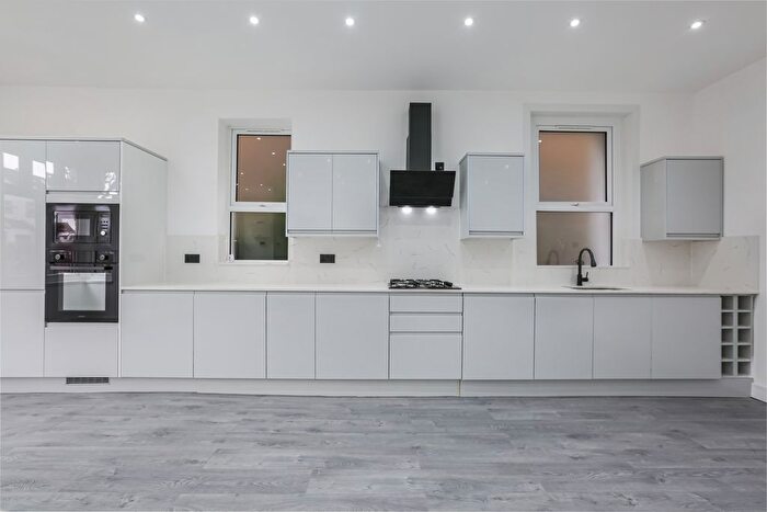 4 Bedroom Flat To Rent In Grosvenor Avenue, Carshalton, SM5