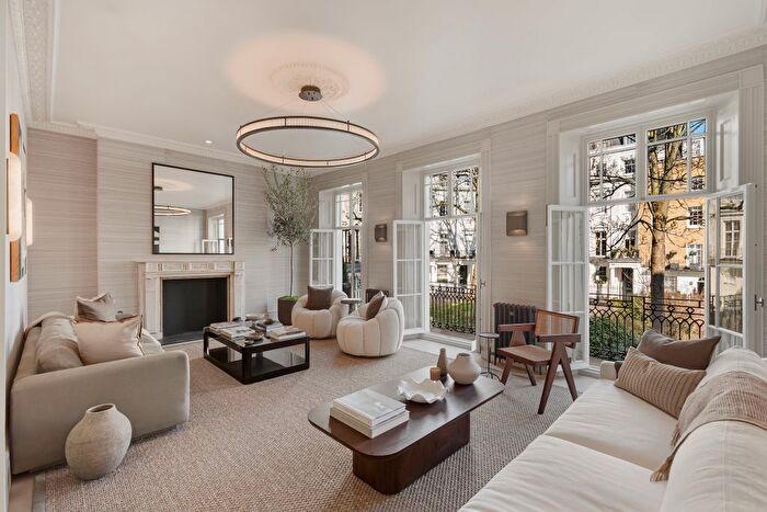 2 Bedroom Flat To Rent In Brompton Square, Chelsea, London, United Kingdom, SW3