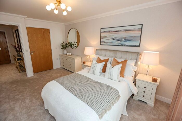 2 Bedroom Flat To Rent In Castle View Retirement Village, Helston Lane, SL4
