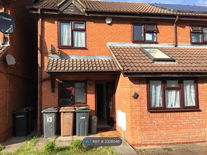 3 Bedroom Semi-Detached House To Rent In Keeble Close, Luton, LU2