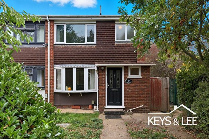 3 Bedroom End Terrace House For Sale In Crownmead Way, Romford, RM7