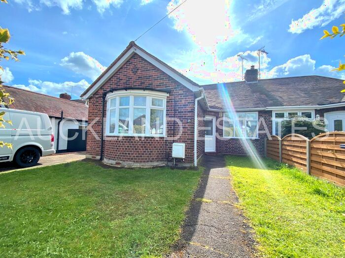 3 Bedroom Semi-Detached Bungalow To Rent In The Drive, Potters Bar, EN6