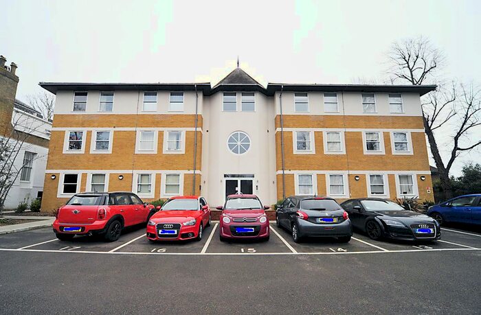 2 Bedroom Flat To Rent In Cricket Green, Mitcham, CR4