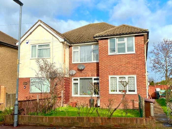 2 Bedroom Flat To Rent In Mill Lane, Chadwell Heath, RM6