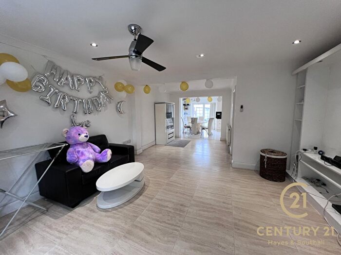 4 Bedroom End Of Terrace House To Rent In South Walk, UB3