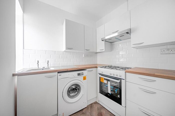 1 Bedroom Flat To Rent In Somertrees Avenue London, SE12