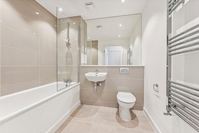 1 Bedroom Flat To Rent In Stylus Place, Hayes, UB3