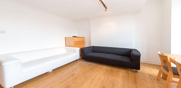4 Bedroom Flat To Rent In Goldhawk Road, London, W12