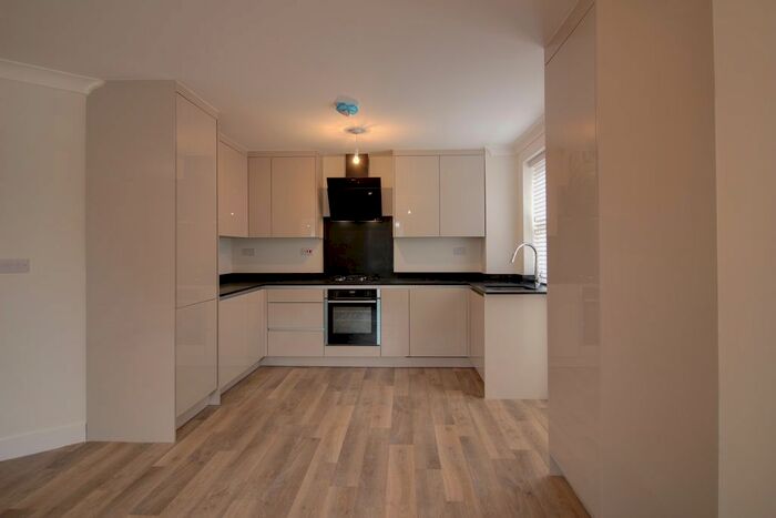 2 Bedroom Flat To Rent In Wokingham Road, Earley, Reading, RG6