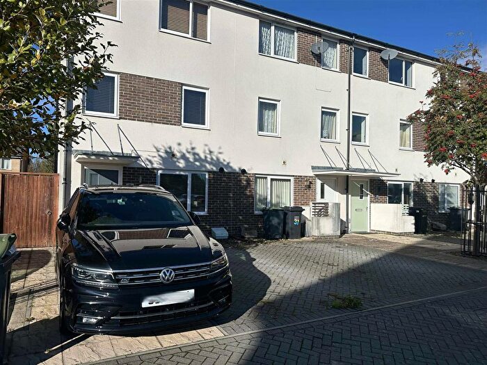 4 Bedroom Town House For Sale In Solebay Way, Alver Village, Gosport, PO13