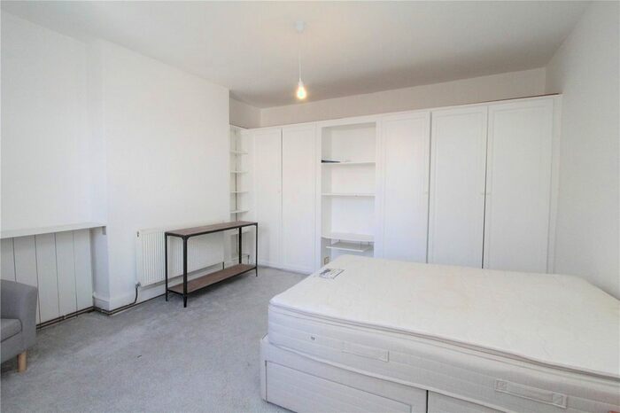 Studio To Rent In Eaton Rise, London, W5