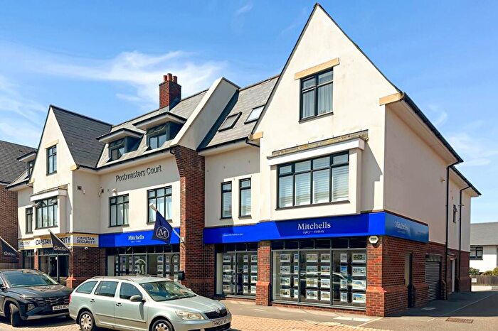2 Bedroom Flat To Rent In Lymington Road, Highcliffe., BH23