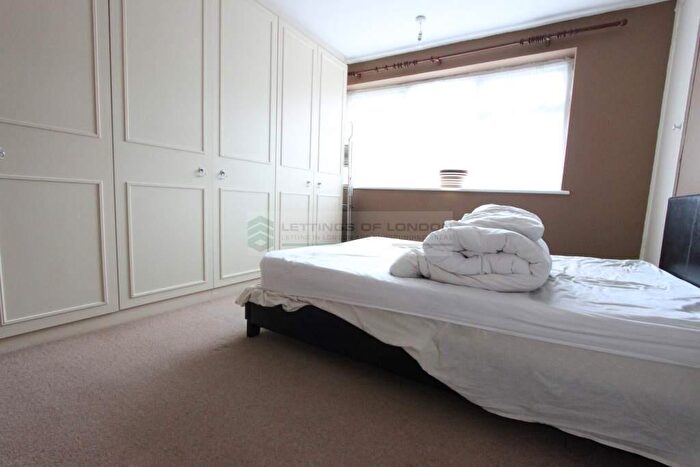 2 Bedroom Apartment To Rent In Bramley Close, London, N14