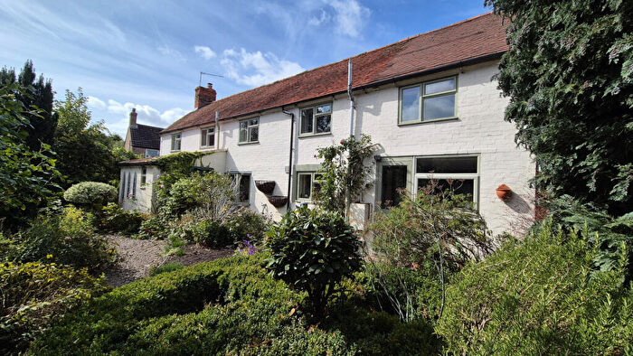 3 Bedroom Cottage For Sale In Brook Street, Fenny Compton, CV47