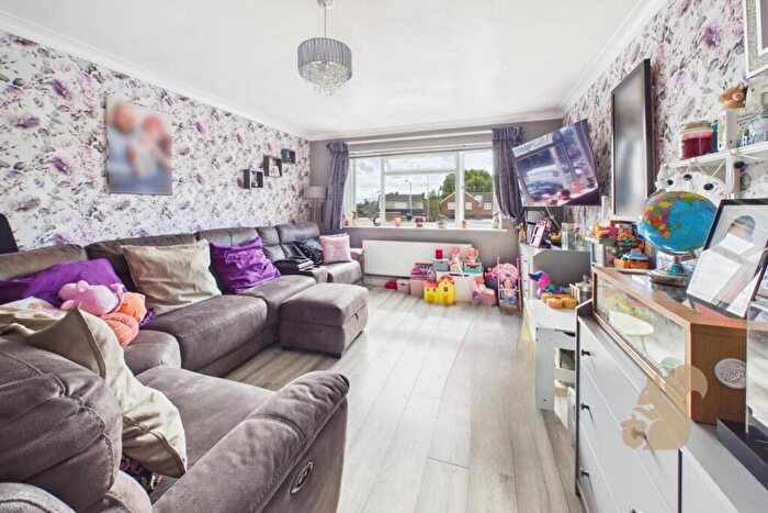 2 Bedroom Apartment For Sale In Southend Road, Wickford, SS11