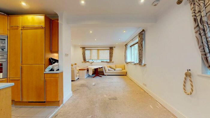 2 Bedroom Flat To Rent In Avenue Road, NW8