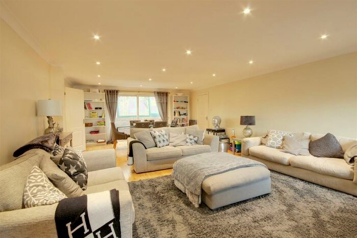 6 Bedroom House To Rent In Acorn Lane, Cuffley, EN6