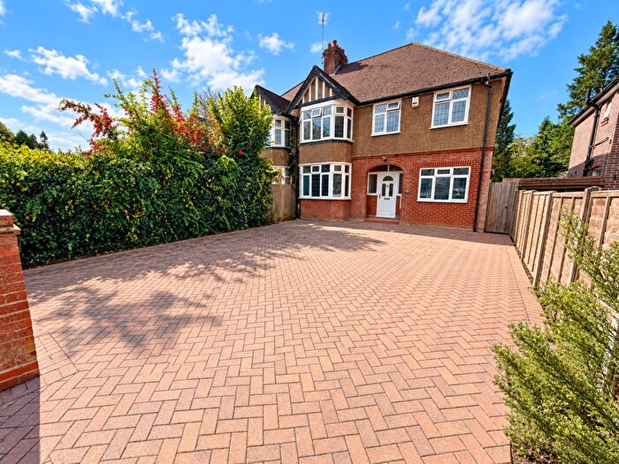4 Bedroom Semi Detached House To Rent In Oakley Road, Luton, Bedfordshire, LU4