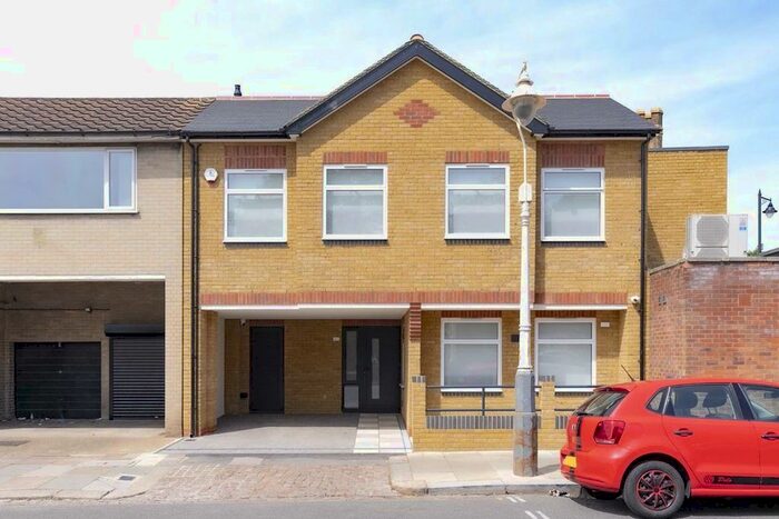 3 Bedroom Property To Rent In Loveday Road, London, W13