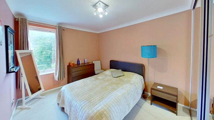 2 Bedroom Flat To Rent In Back Church Lane, Aldgate, London, E1