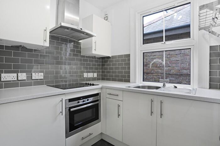 1 Bedroom Flat For Sale In Wherwell Rd, Town Centre, Guildford, GU2