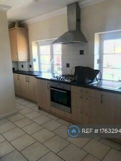 2 Bedroom Flat To Rent In The Old Police House, Netley Abbey, Southampton, SO31