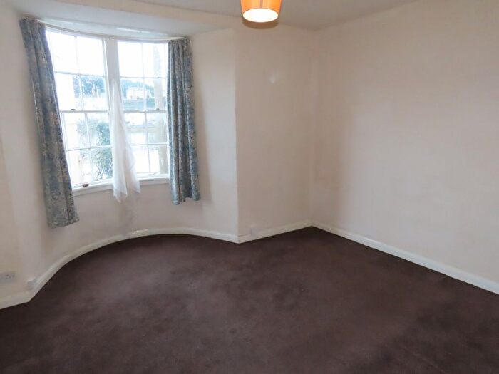 1 Bedroom Flat To Rent In Marine Gardens, Bideford, EX39