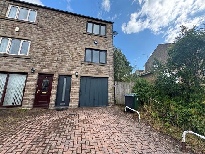 2 Bedroom Town House To Rent In Town End Road, Holmfirth, West Yorkshire, HD9