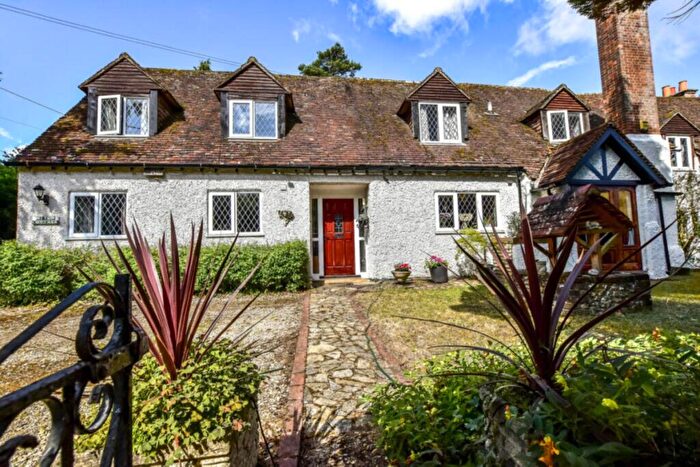 5 Bedroom Cottage To Rent In Mundaydean Lane, Marlow, SL7