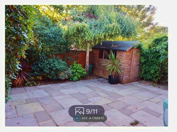 1 Bedroom Flat To Rent In High Road, Buckhurst Hill, IG9