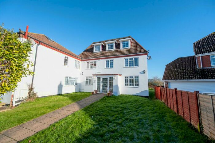 2 Bedroom Flat To Rent In Havant Road, Hayling Island, PO11