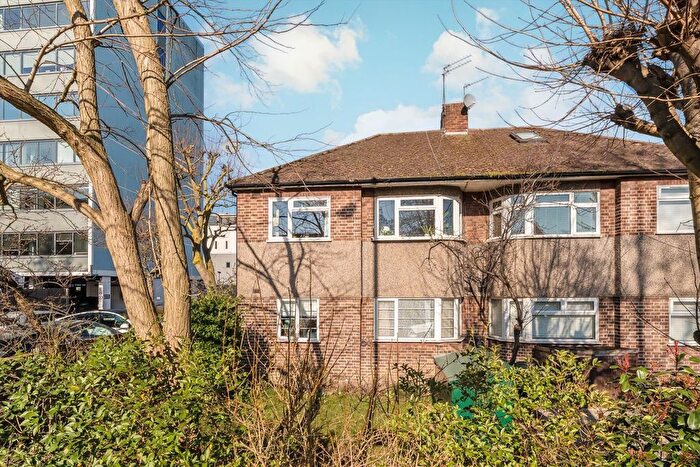 2 Bedroom Flat To Rent In Amyand Park Road, St Margarets, Twickenham, TW1