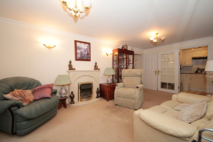 2 Bedroom Retirement Property For Sale In Green Lanes, N21
