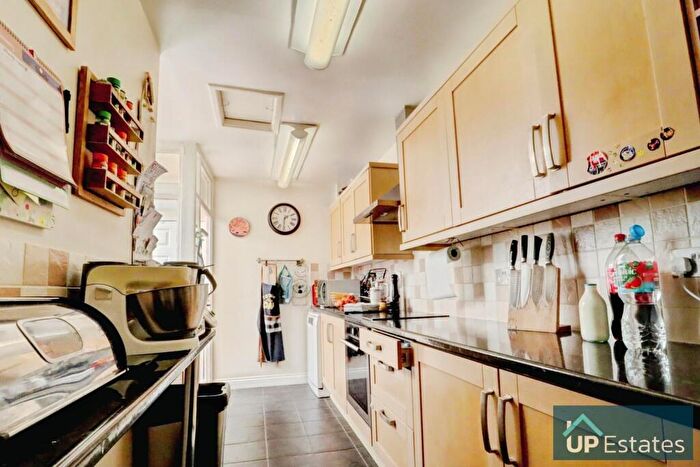 3 Bedroom Semi-Detached House For Sale In St James Lane, Coventry, CV3