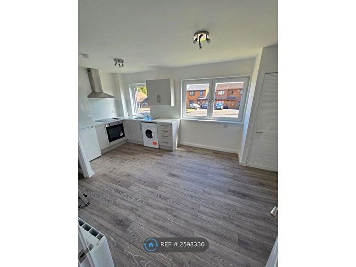 Studio To Rent In Lyoncross Avenue, Glasgow, G78