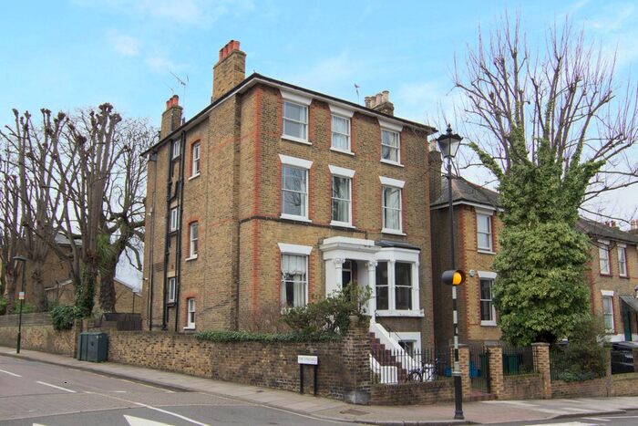 3 Bedroom Flat To Rent In Church Road, Richmond, Surrey, TW10